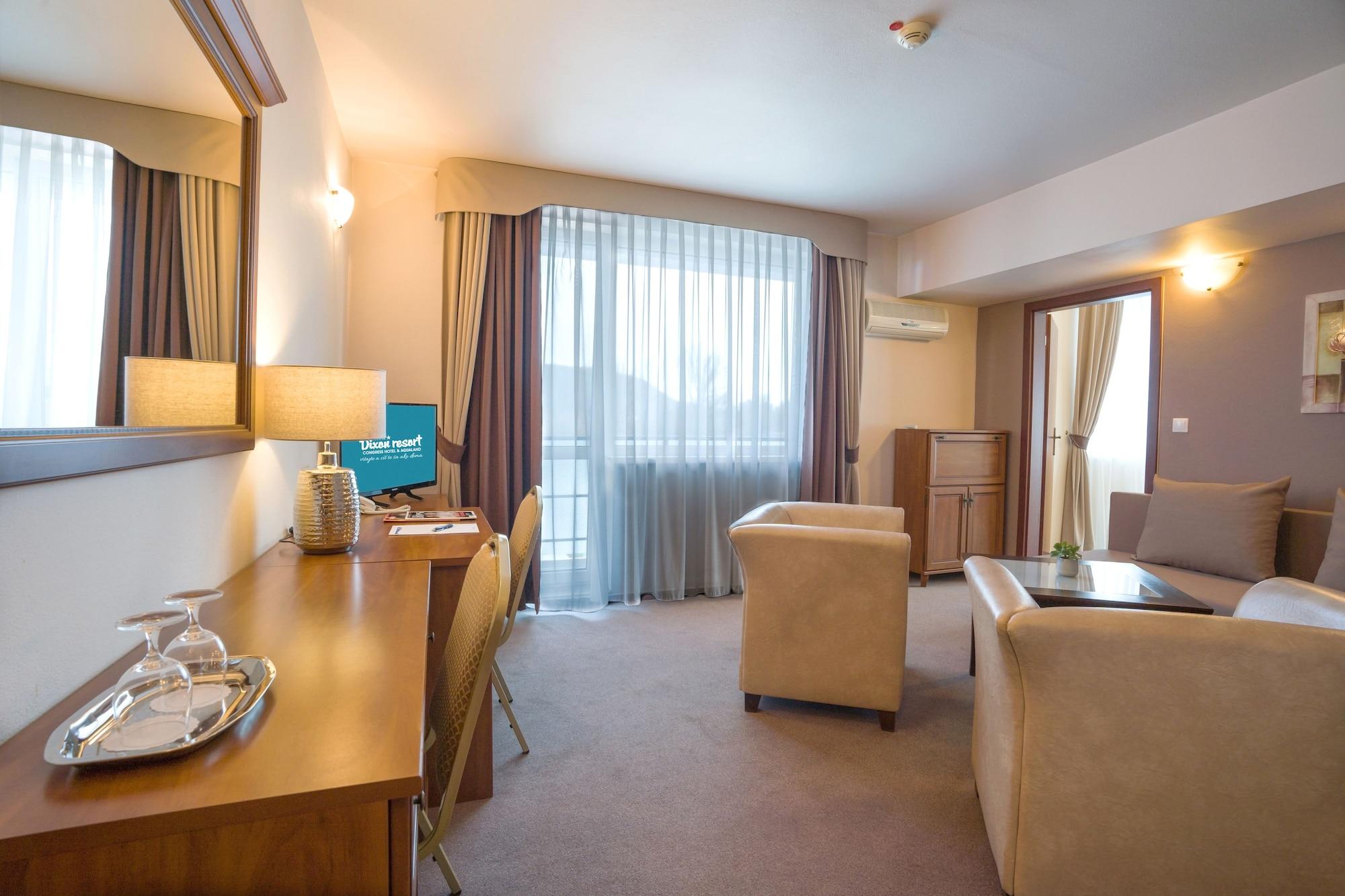 Hotel Dixon So Vstupom Do Bazena A Virivky Zdarma - Free Entrance To Pool And Jacuzzi Included Μπάνσκα Μπίστριτσα Εξωτερικό φωτογραφία