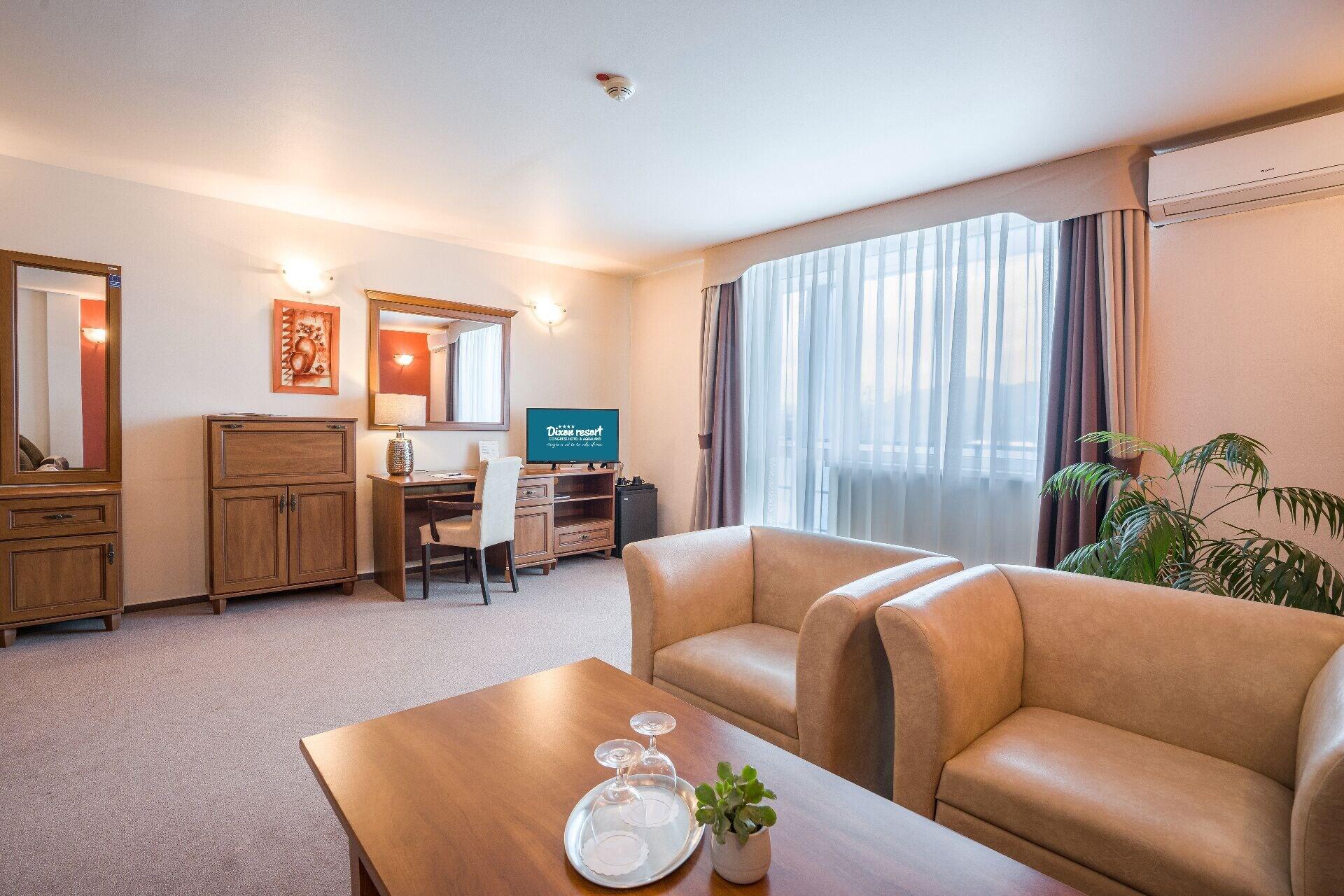 Hotel Dixon So Vstupom Do Bazena A Virivky Zdarma - Free Entrance To Pool And Jacuzzi Included Μπάνσκα Μπίστριτσα Εξωτερικό φωτογραφία