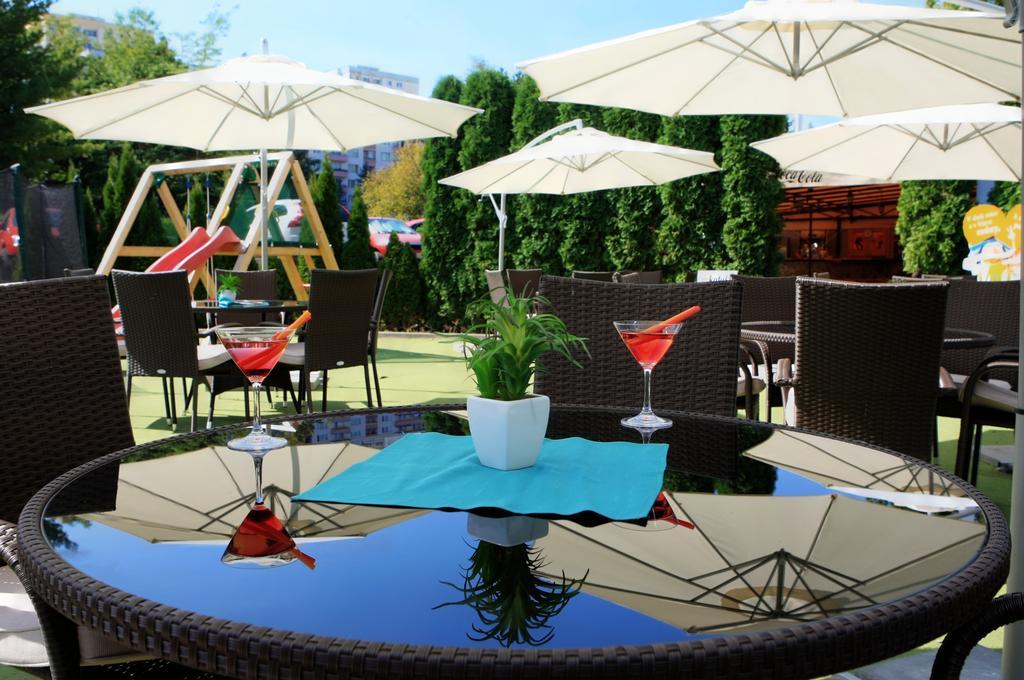 Hotel Dixon So Vstupom Do Bazena A Virivky Zdarma - Free Entrance To Pool And Jacuzzi Included Μπάνσκα Μπίστριτσα Εξωτερικό φωτογραφία