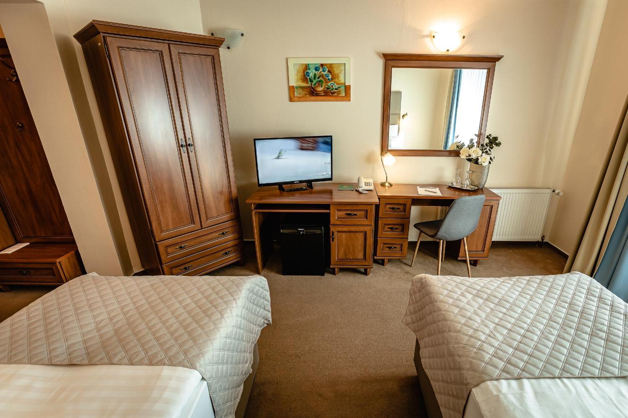 Hotel Dixon So Vstupom Do Bazena A Virivky Zdarma - Free Entrance To Pool And Jacuzzi Included Μπάνσκα Μπίστριτσα Εξωτερικό φωτογραφία