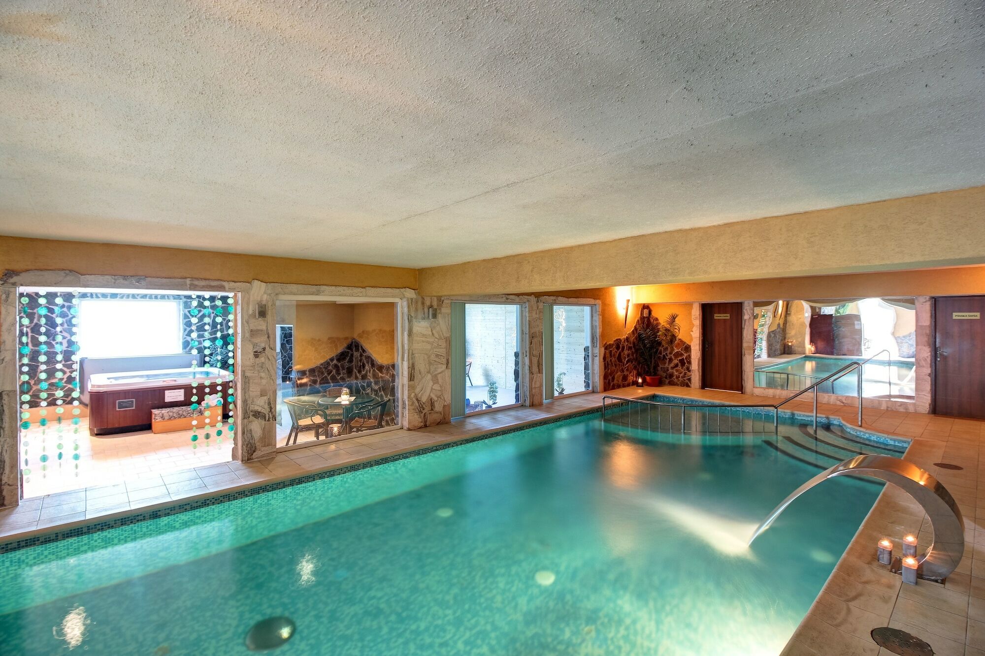 Hotel Dixon So Vstupom Do Bazena A Virivky Zdarma - Free Entrance To Pool And Jacuzzi Included Μπάνσκα Μπίστριτσα Εξωτερικό φωτογραφία