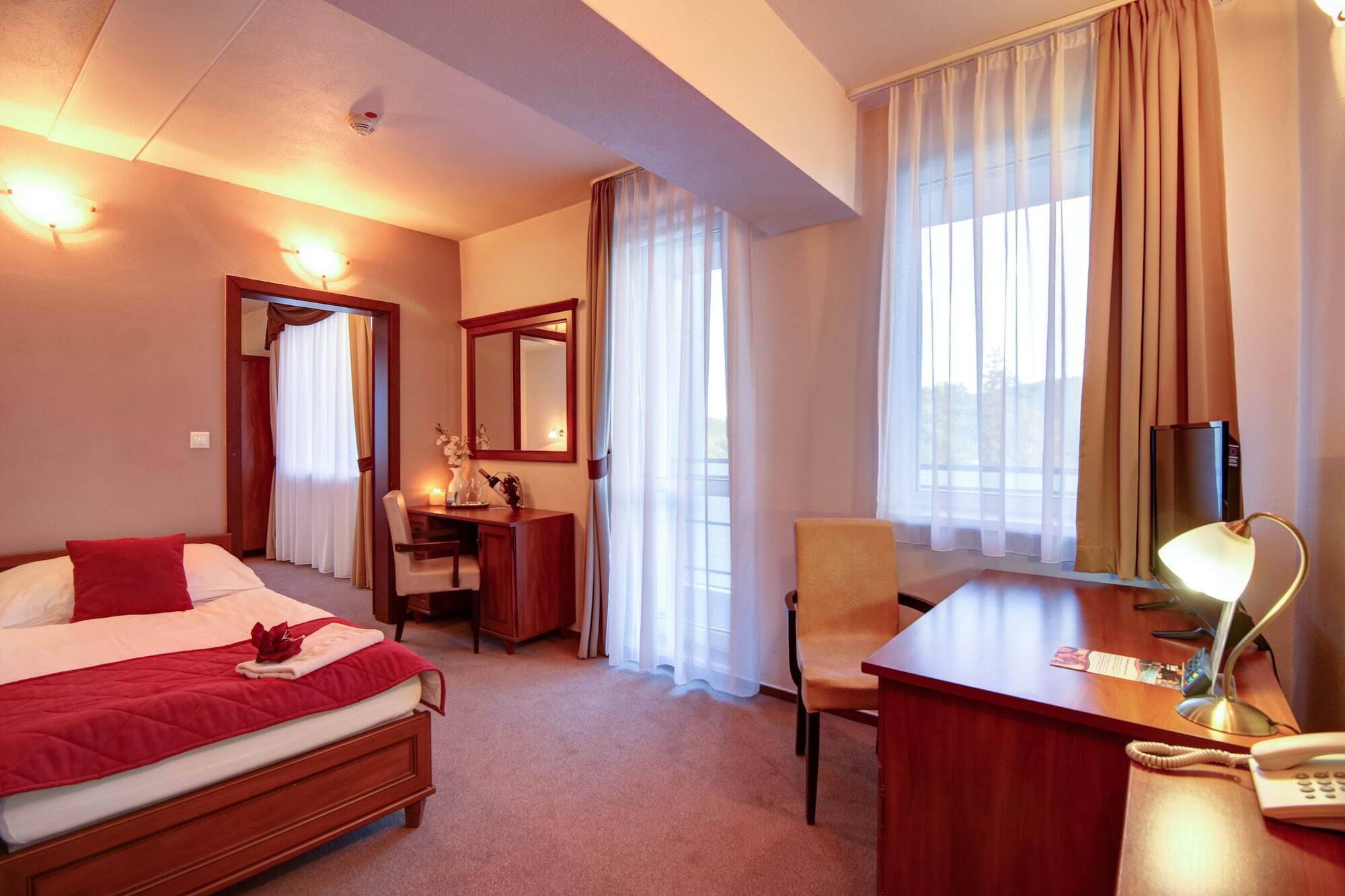Hotel Dixon So Vstupom Do Bazena A Virivky Zdarma - Free Entrance To Pool And Jacuzzi Included Μπάνσκα Μπίστριτσα Εξωτερικό φωτογραφία
