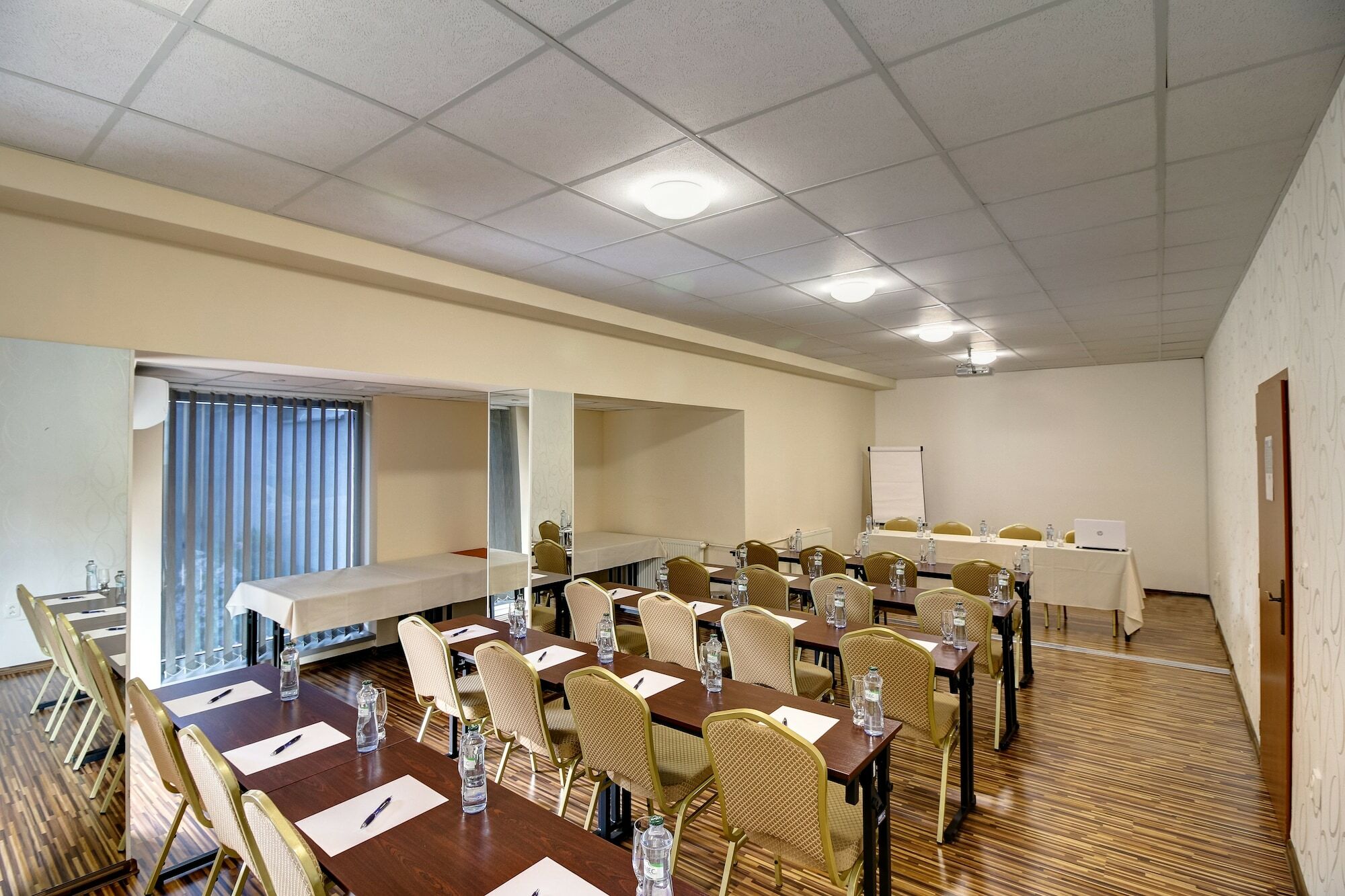 Hotel Dixon So Vstupom Do Bazena A Virivky Zdarma - Free Entrance To Pool And Jacuzzi Included Μπάνσκα Μπίστριτσα Εξωτερικό φωτογραφία