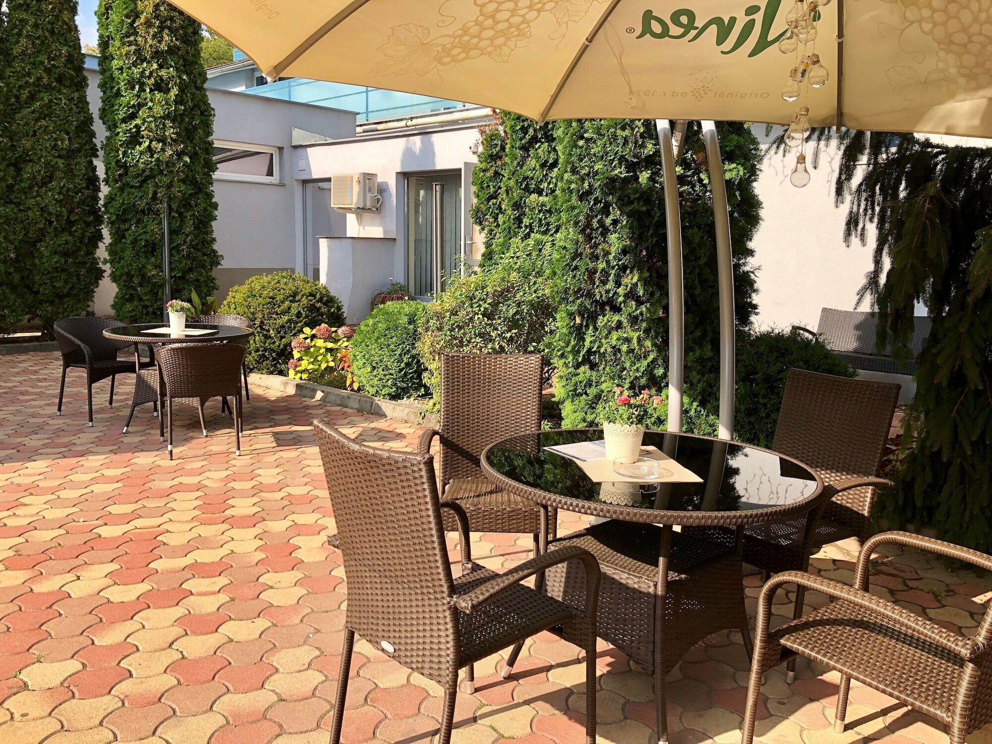 Hotel Dixon So Vstupom Do Bazena A Virivky Zdarma - Free Entrance To Pool And Jacuzzi Included Μπάνσκα Μπίστριτσα Εξωτερικό φωτογραφία